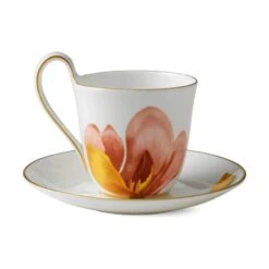 Royal Copenhagen Flora Højhankskop M. Underkop - Magnolia -Royal Copenhagen 3990 60678139 a16b 45e1 a4c3 2bab2da7d968